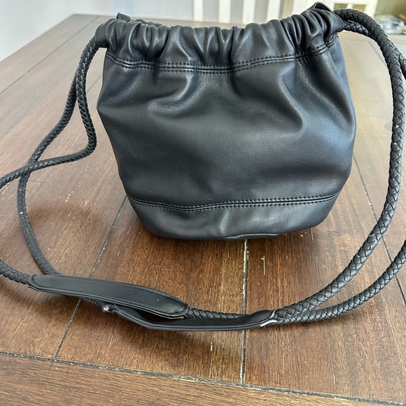 Urban outfitters vegan bucket bag - Picture 9 of 11